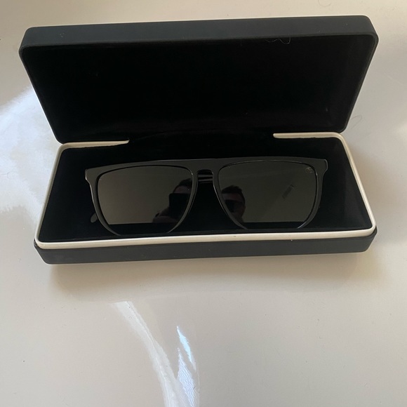 Givenchy sunglasses unisex with case - Picture 4 of 6